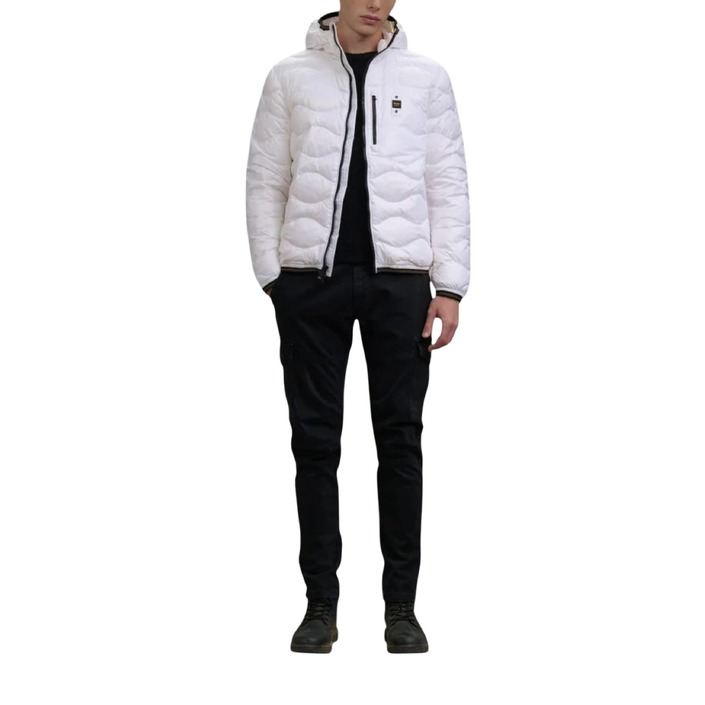 Giubbotto Blauer Piumino ad onde WAVE uomo bianco con cerniera cappuccio tasche maniche lunghe - vista frontale indossato da modello