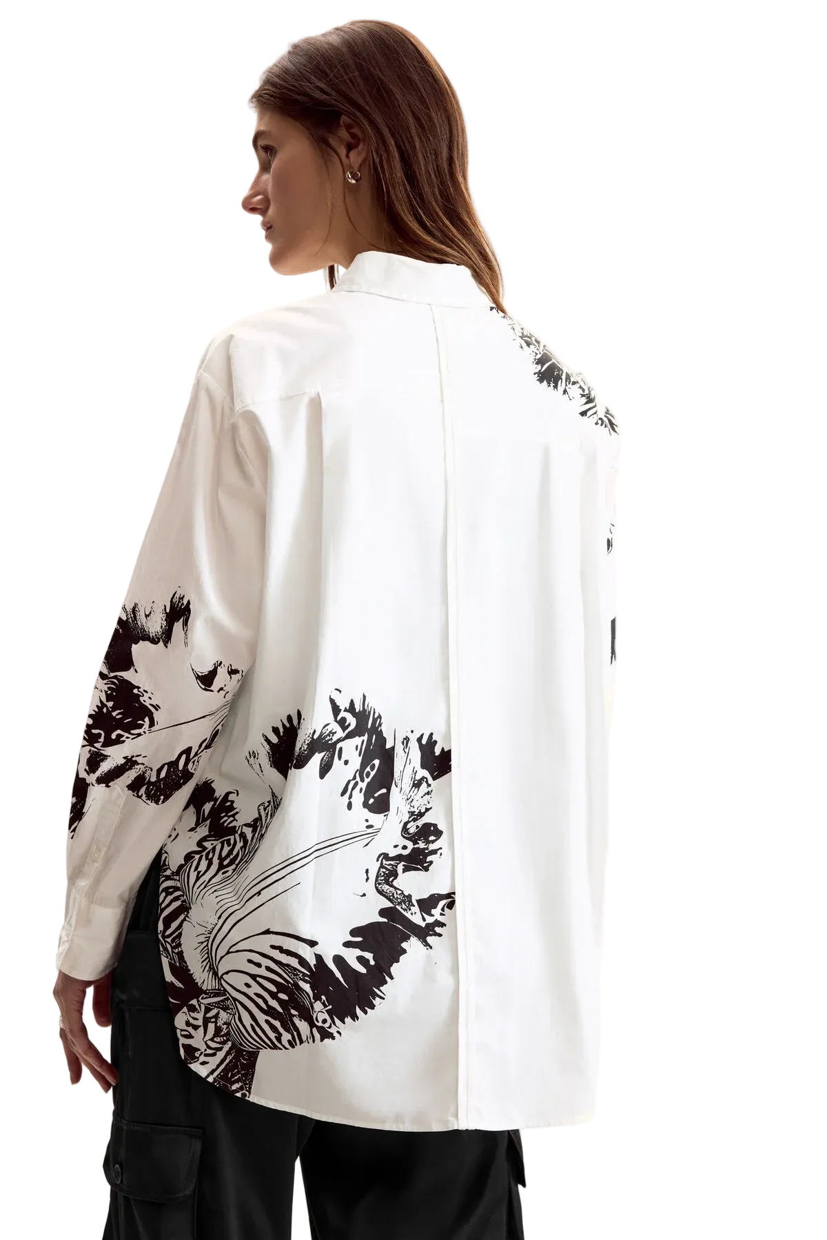 Camicia a maniche lunghe dal taglio oversize, con fondo liscio e stampa disegnata da M. Christian Lacroix.
Vista posteriore retro