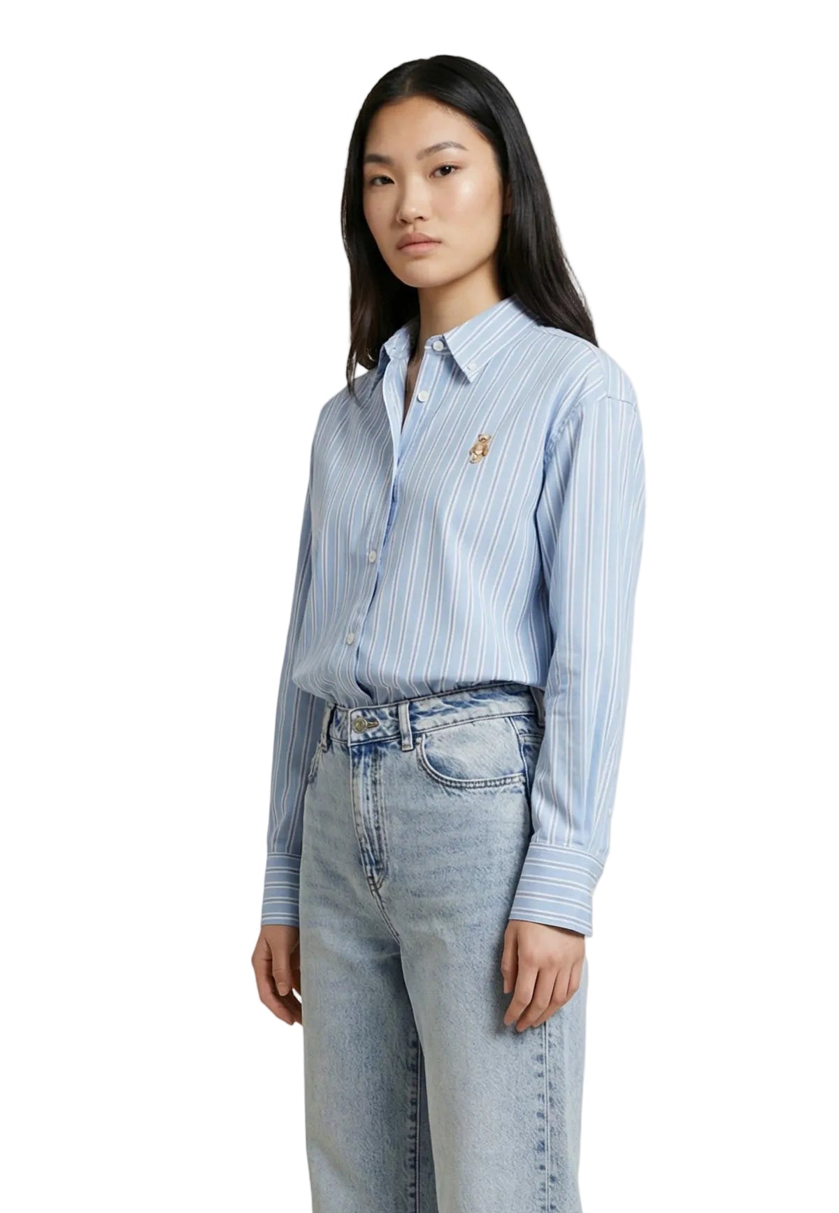 Camicia azzurra regular fit Only Onlelara con ricamo sul petto, maniche lunghe con polsini e composizione in misto viscosa traspirante. Vista frontale Laterale