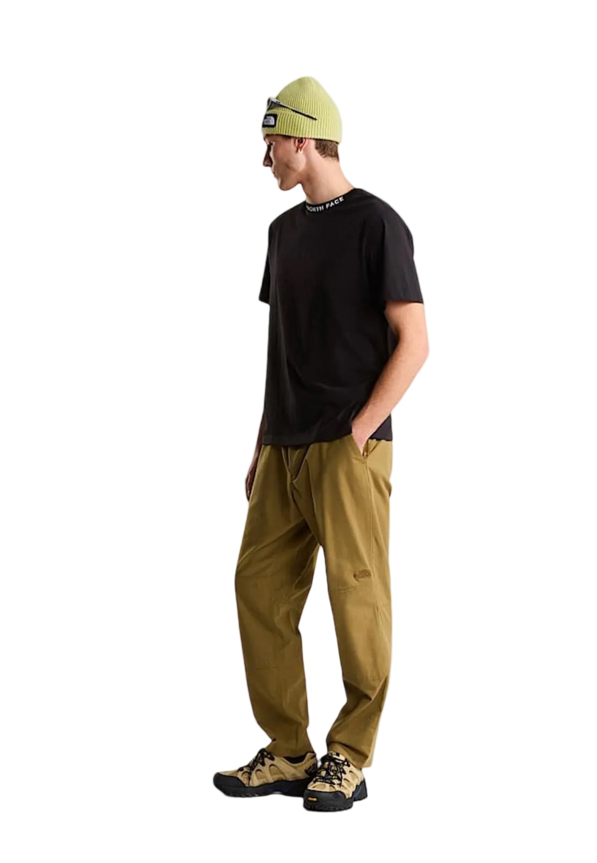 T-shirt nera The North Face Zumu Relaxed Fit in 100% cotone con logo stampato sul colletto, design essenziale per il tempo libero e l'outdoor. Vista frontale