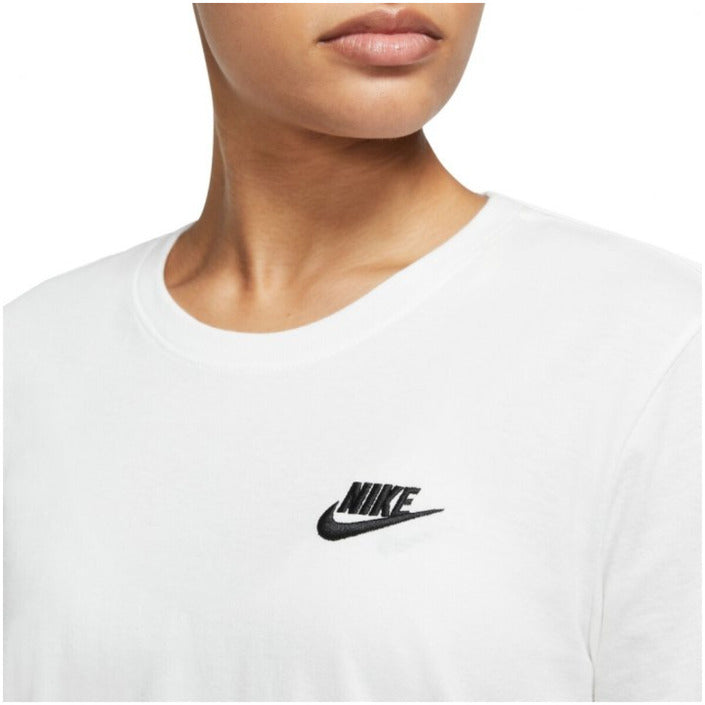 Nike Women's Short Sleeve T-Shirt