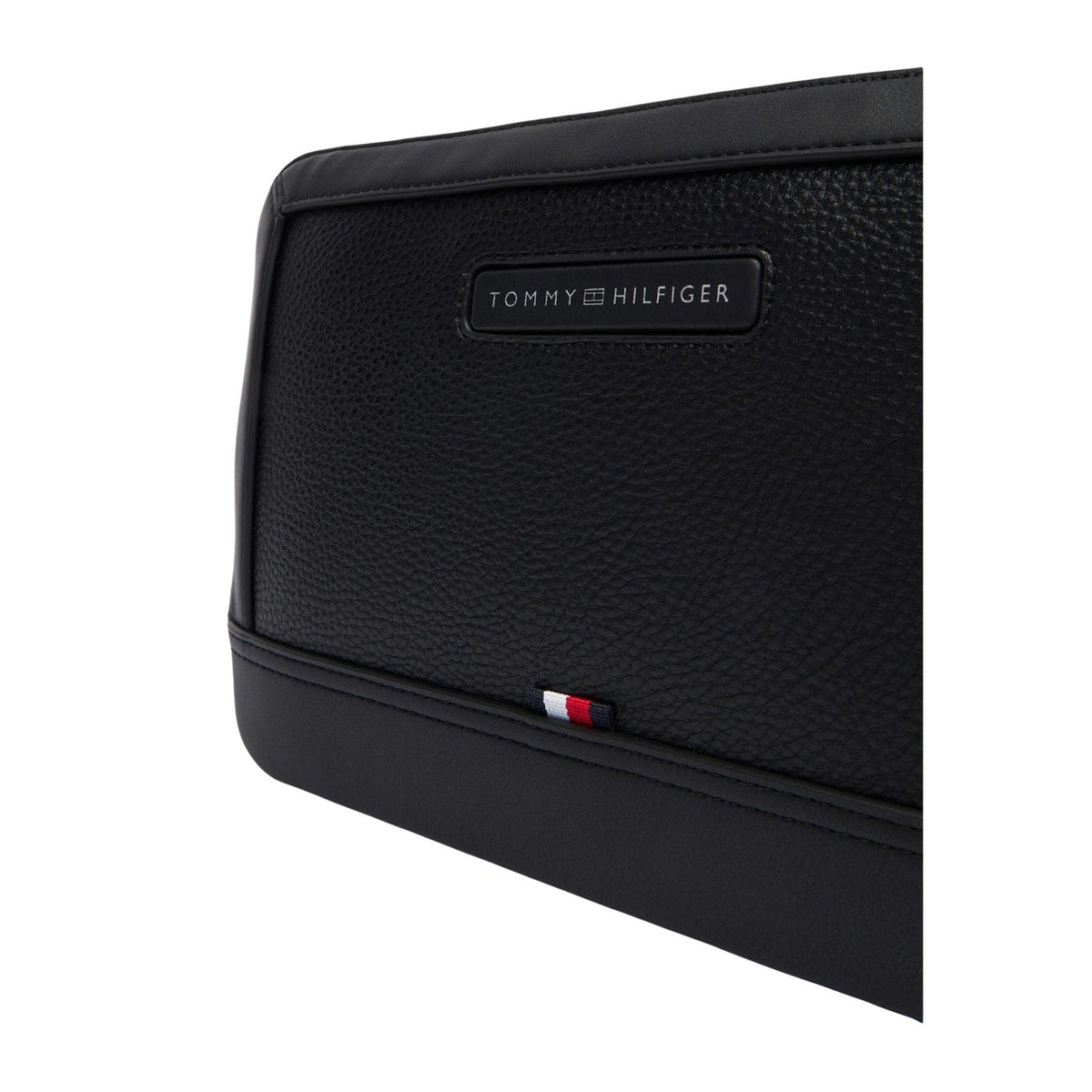 Pochette uomo Tommy Hilfiger; 100% Poliuretano Nero. Logo in rilievo, laccio da polso removibile, chiusura a zip. Dimensioni medie, stile casual-elegante 4 stagioni. Dettaglio logo