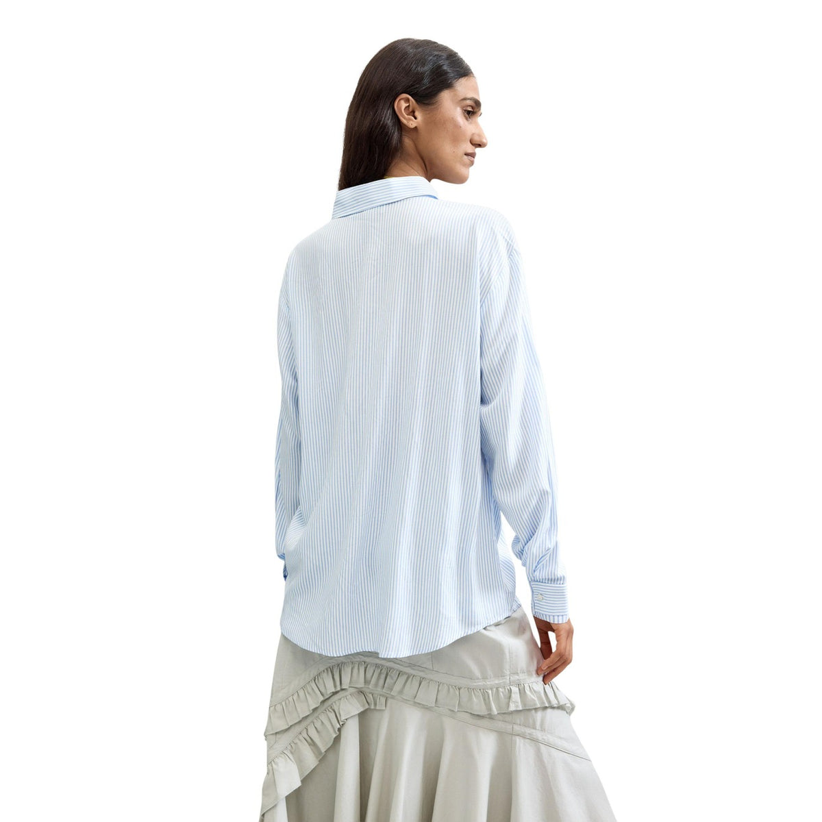 Camicia Desigual donna azzurro polvere modello CAM_DANUBIO. Blusa elegante a maniche lunghe in viscosa leggera con colletto classico e pieghe anteriori stile casual chic e office look. Posteriore
