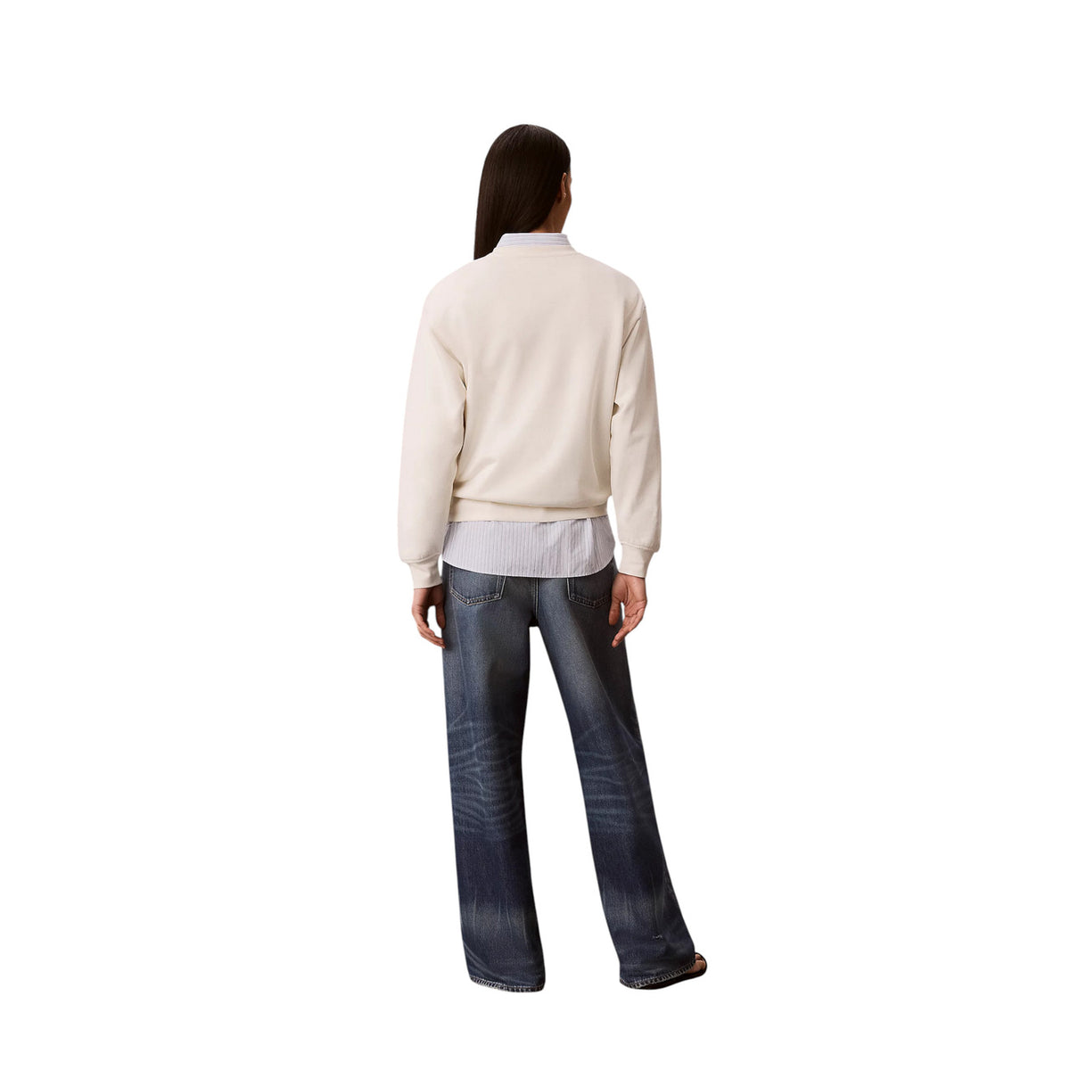 Felpa Donna Bianco Calvin Klein Jeans; Senza Cappuccio. 100% cotone tinta unita, taglio regular fit e scollo a girocollo. Logo CK ricamato tono su tono sul petto, stile casual leggero per la mezza stagione. Vista posteriore figura intera