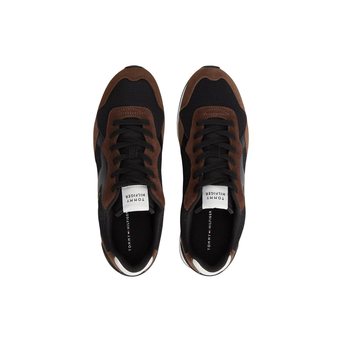 Sneakers Tommy Hilfiger uomo marroni FM0FM06001. Scarpe da ginnastica sportive stile running in poliestere ed ecopelle, con sezioni traspiranti in mesh, suola sagomata e logo Tommy metallizzato, collezione autunno inverno.