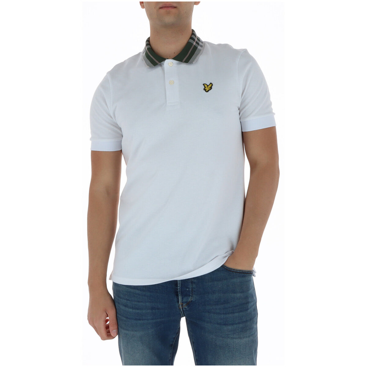 Lyle & Scott Polo Bianca SP2403V; 97% cotone e 3% elastan, manica corta, logo ricamato. Il classico intramontabile per ogni occasione. Vista frontale