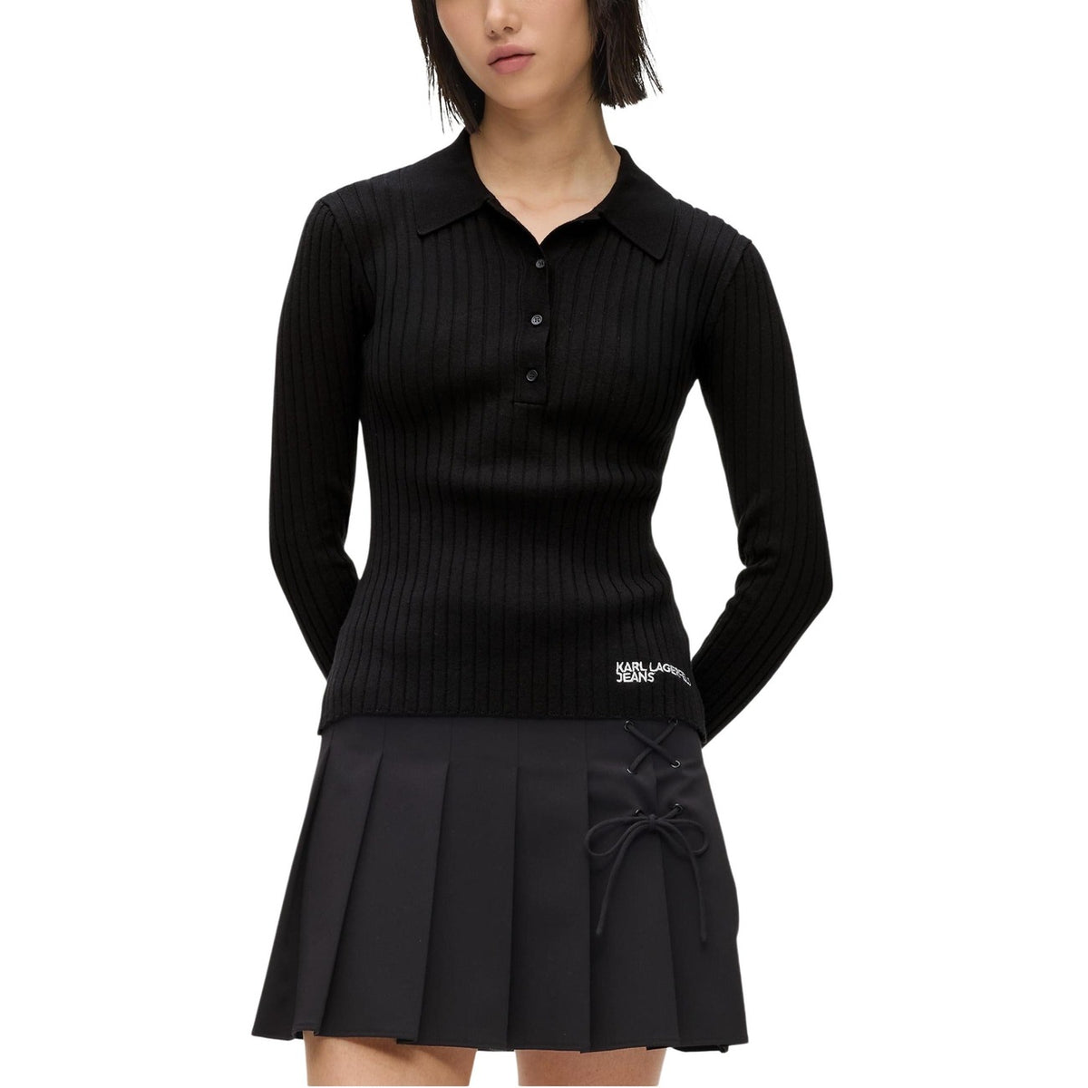 Polo Karl Lagerfeld Jeans con maniche lunghe in maglia a costine donna nera con bottoni colletto polo 68% viscosa 32% poliammide - vista frontale indossata da modello