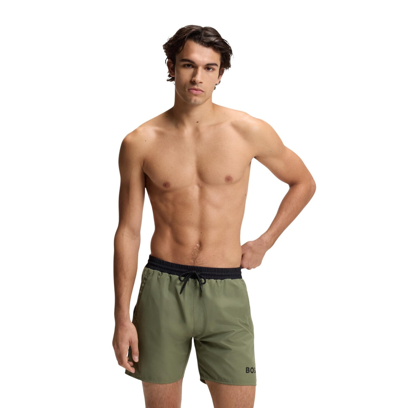 Boss Starfish Swim Shorts 10259586; 100% poliestere riciclato, vestibilità regolabile. L'essenziale Boss per uno stile mare sostenibile e raffinato. Colore verde. Vista frontale