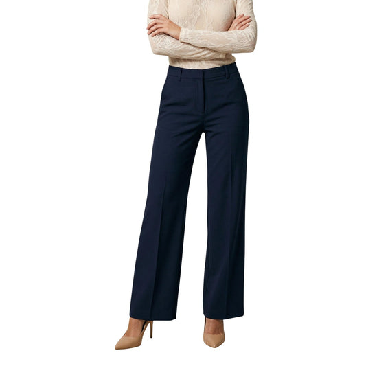 Pantalone I AM Wide Leg; 88% Poliestere, 12% Elastan. Blu Navy, piega centrale, chiusura zip/gancio. Pantaloni donna eleganti e traspiranti, Made in Italy. Vista frontale