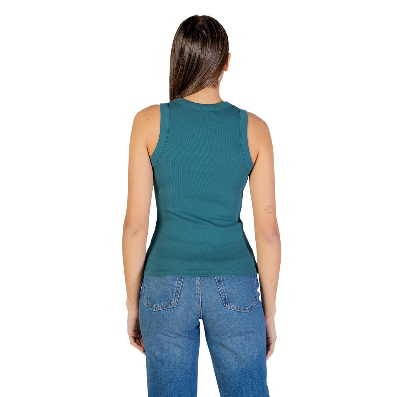 Canotta Calvin Klein Jeans; Verde. 95% Cotone, 5% Elastam. Scollo tondo, logo ricamato, tessuto elasticizzato. Vestibilità aderente e confortevole, stile casual-iconic. Posteriore