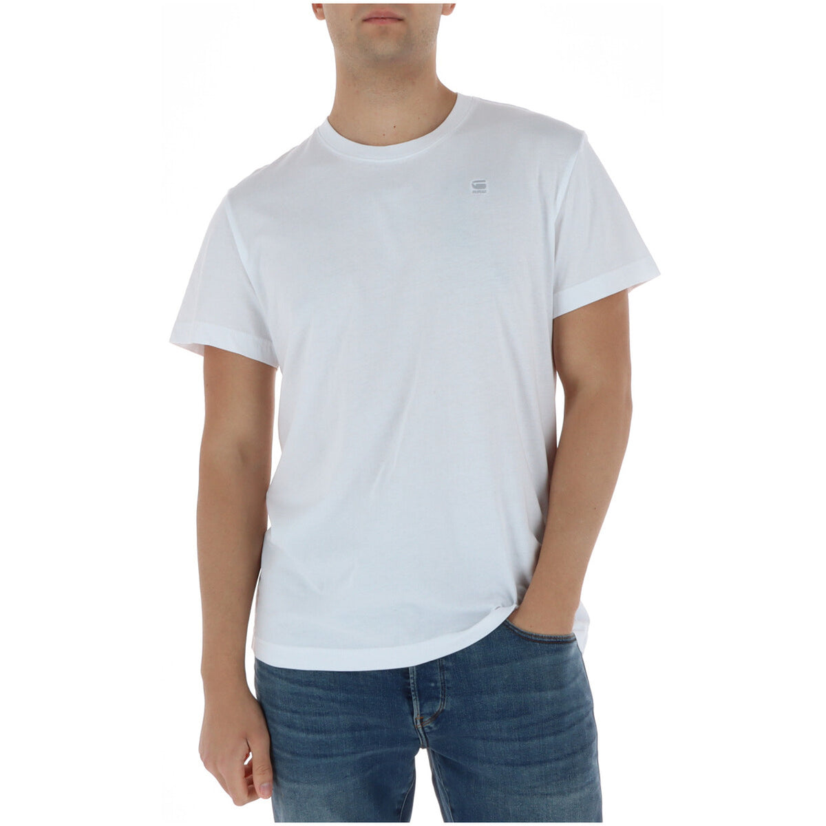 G-STAR Base Tee; 100% cotone jersey, monocromo, dettaglio ricamo. T-shirt bianca di alta qualità, traspirante e resistente ai lavaggi. Vista frontale