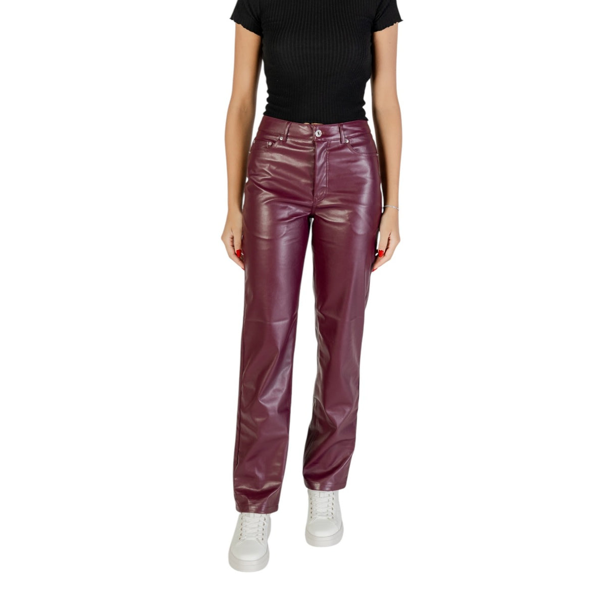 Pantaloni Only REGULAR ONLSADIE FAUX LEATHER PANTS donna bordeaux viola con zip bottone tasche anteriori posteriori 100% poliestere - vista frontale indossati da modello