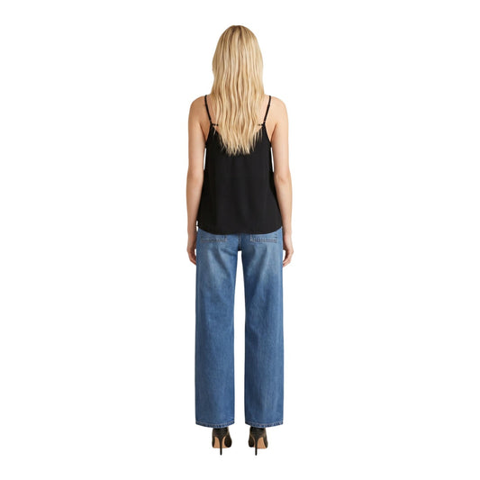 Canotta Only Nova Life; Nero. 86% Viscosa, 14% Poliestere. Scollo a V, spalline sottili, tessuto leggero e morbido. Vestibilità fluida, stile casual-raffinato. Figura intera posteriore