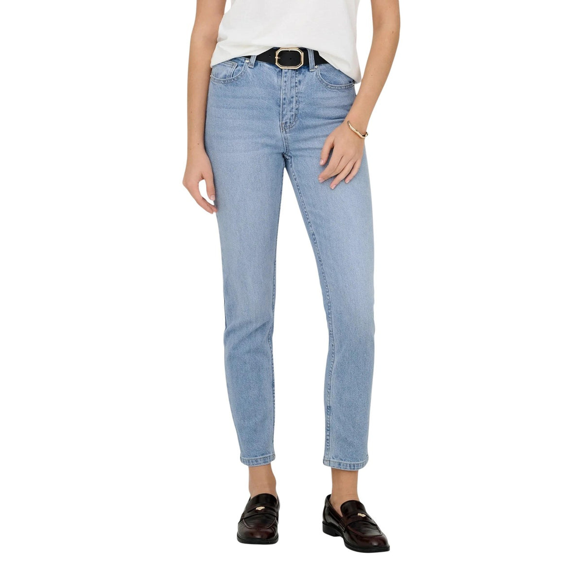 Jeans Only Emily Straight Fit donna azzurri dritti con zip bottone tasche 99% cotone 1% elastan - vista frontale indossati da modello