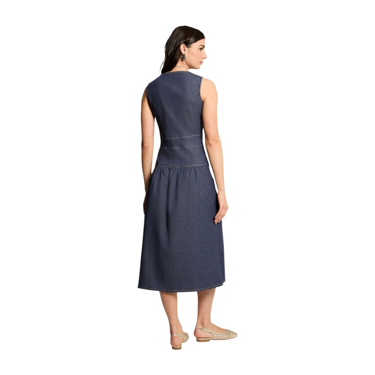 Abito lungo Morgan De Toi RJAN; 72% cotone, 25% poliestere, 3% elastam. Chiusura a bottoni, scollo a V, senza maniche. Taglio svasato, tessuto elasticizzato di alta qualità, stile versatile e chic. Vista posteriore
