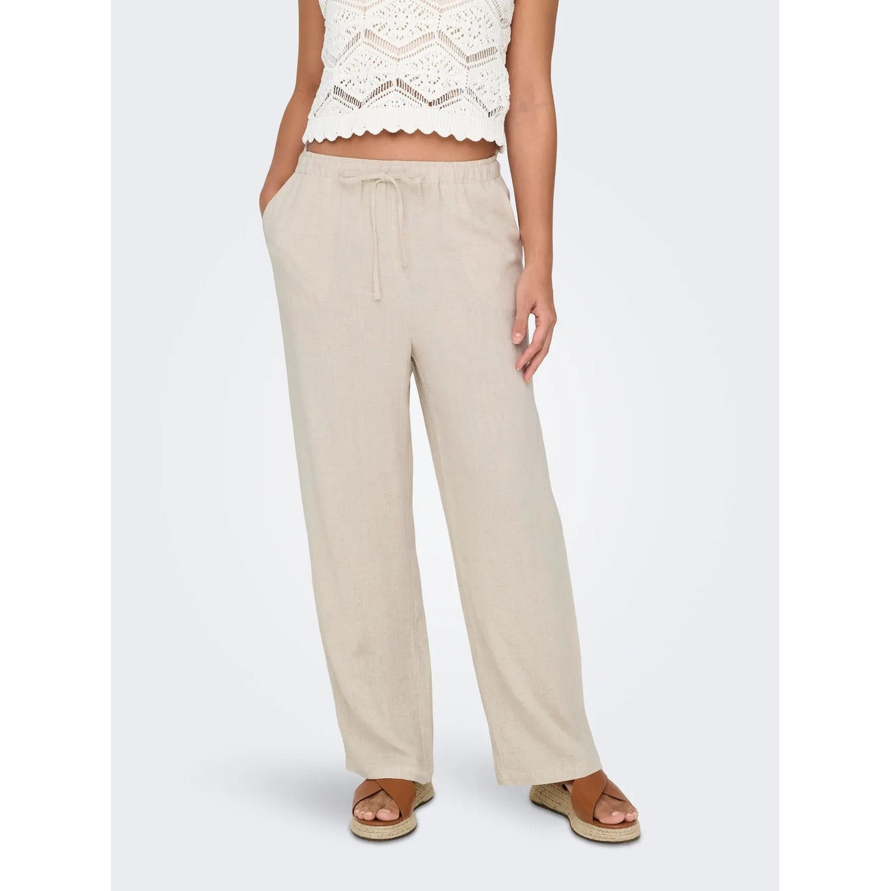 Pantaloni dritti Only donna verde 15322263. Pantaloni estivi in lino e viscosa beige con fascia elasticizzata in vita, coulisse con lacci e tasche laterali, pantaloni casual traspiranti primavera estate.