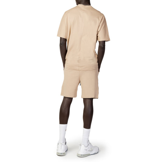 Completo shorts e t-shirt Hydra Clothing uomo beige modello NEW UNI. Tuta corta estiva stile streetwear minimalista in jersey di puro cotone con maglietta manica corta e pantaloncino con coulisse e tasche, abbigliamento casual e comodo da tempo libero.