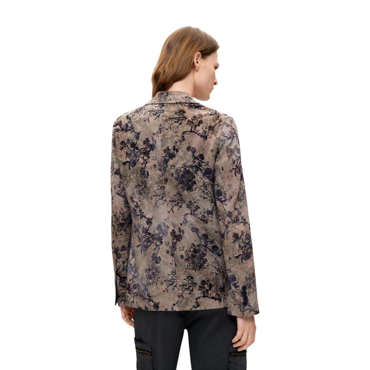 Blazer Desigual donna beige floreale modello AME_CHERRIE. Giacca elegante da donna in velluto floccato con stampa giapponese o orientale marrone e revers stile boho-chic e sartoriale.