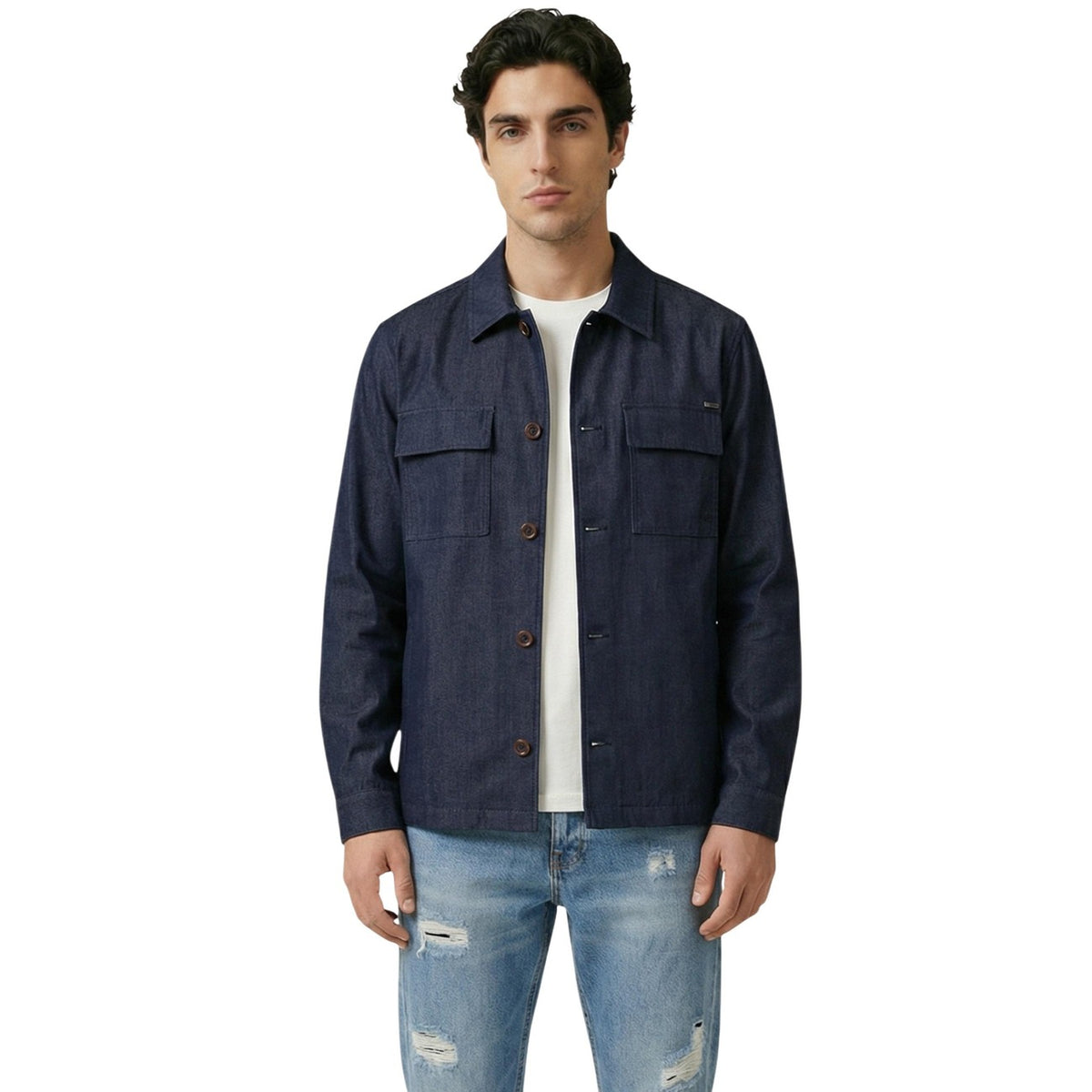 Gianni Lupo Overshirt Lyocell; camicia uomo strutturata con taschini frontali. Tessuto morbido di alta qualità, perfetta come capo spalla leggero o camicia casual. Vista frontale
