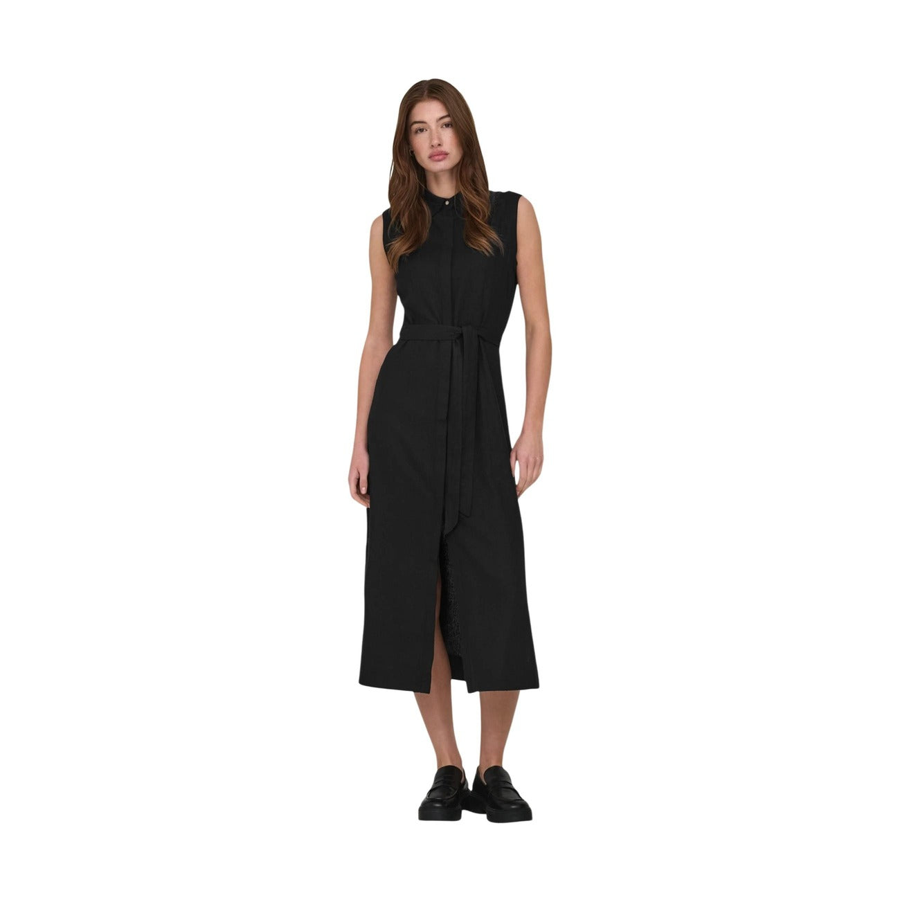 Vestito Chemisier ONLGOA; misto lino/viscosa, senza maniche, cintura inclusa. L'abito midi versatile per uno stile naturale e impeccabile. Colore nero