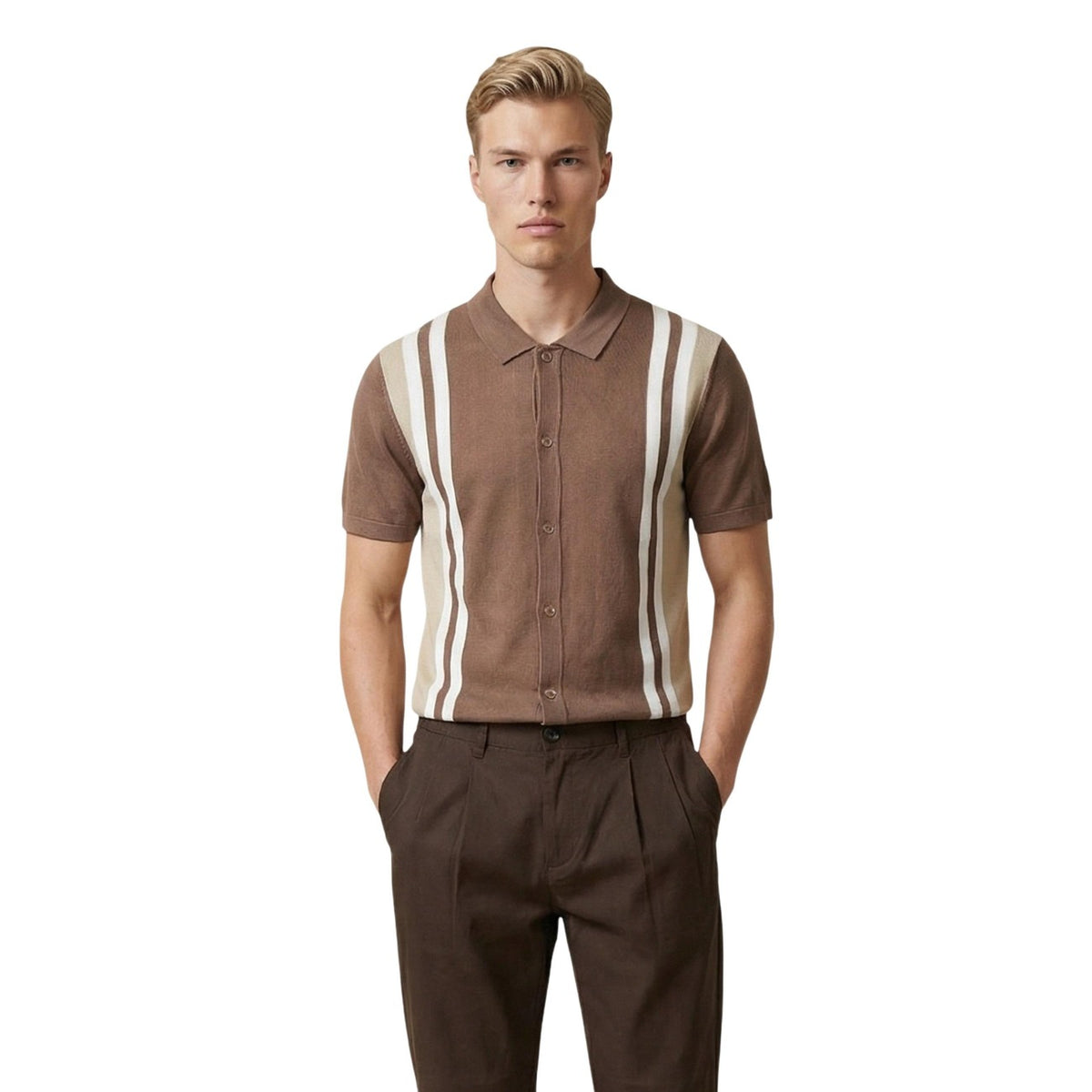 Cardigan Gianni Lupo GL35332; 75% viscosa, 25% poliestere. Maniche corte, bottoni frontali, righe verticali. Maglia estiva leggera, elastica e traspirante dal tocco raffinato. Colore marrone
