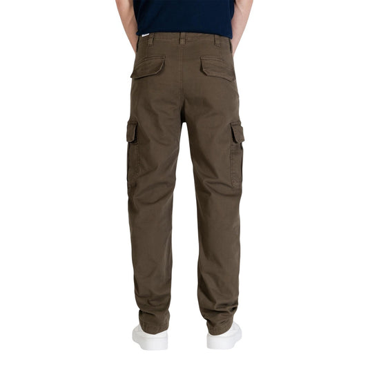 Pantaloni Cargo Tapered Tommy Hilfiger; Verde. Cotone rigenerato, vestibilità comoda affusolata, tasche laterali con patta. Stile utility iconico e sostenibile, ideale per la stagione fredda. Posteriore