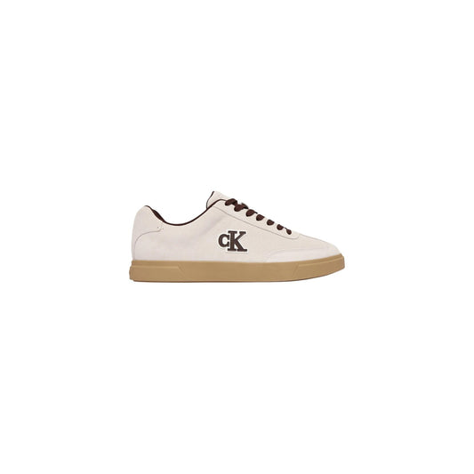 Sneaker Calvin Klein NYC; 100% Camoscio. Struttura Strobel, soletta Airfit®, suola antiscivolo. Scarpa uomo bassa, flessibile e traspirante per la PE26.