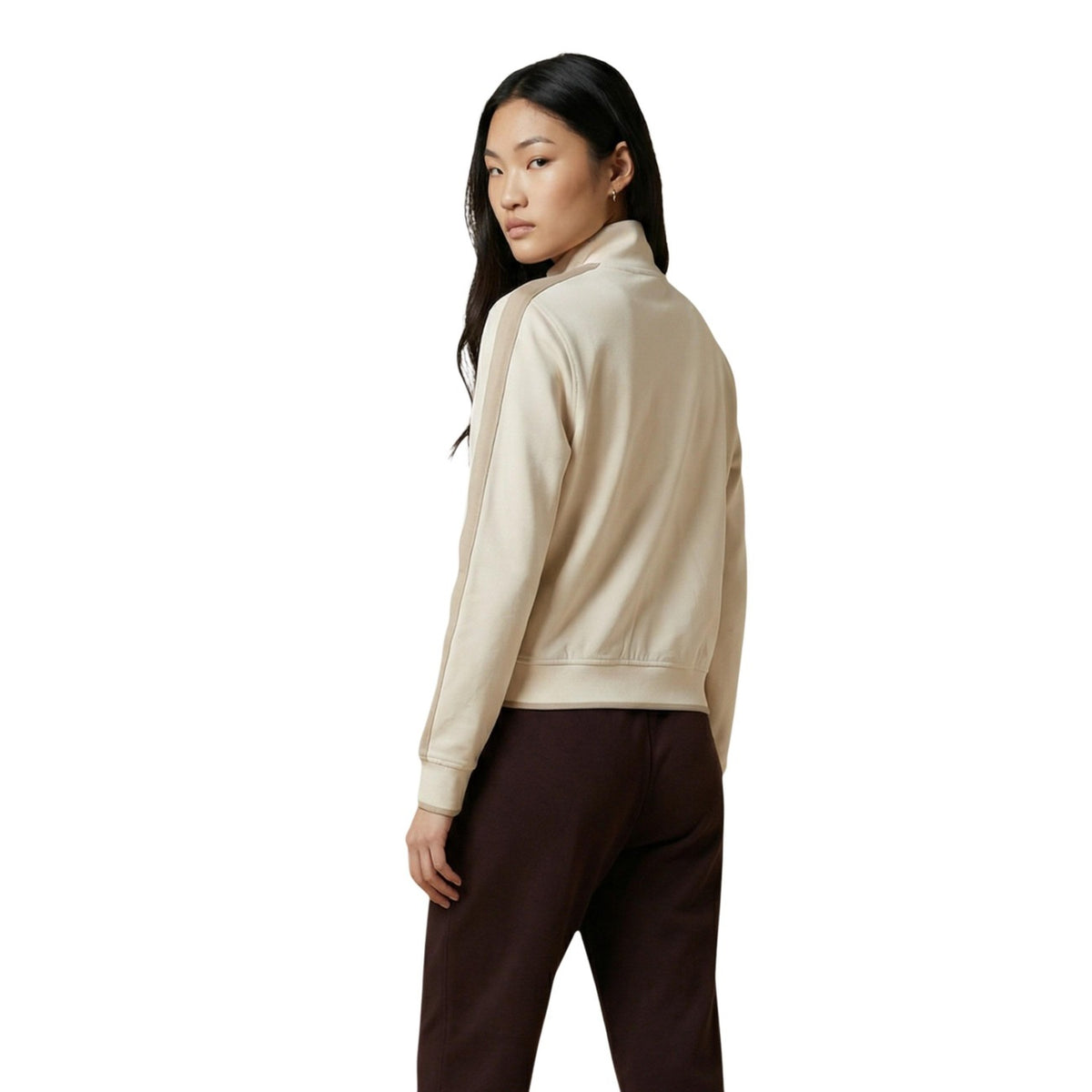 Felpa Calvin Klein Jeans con zip TERRY donna beige maniche lunghe scollo alto tasche anteriori 68% cotone 28% poliestere 4% elastan - vista posteriore retro indossata da modello