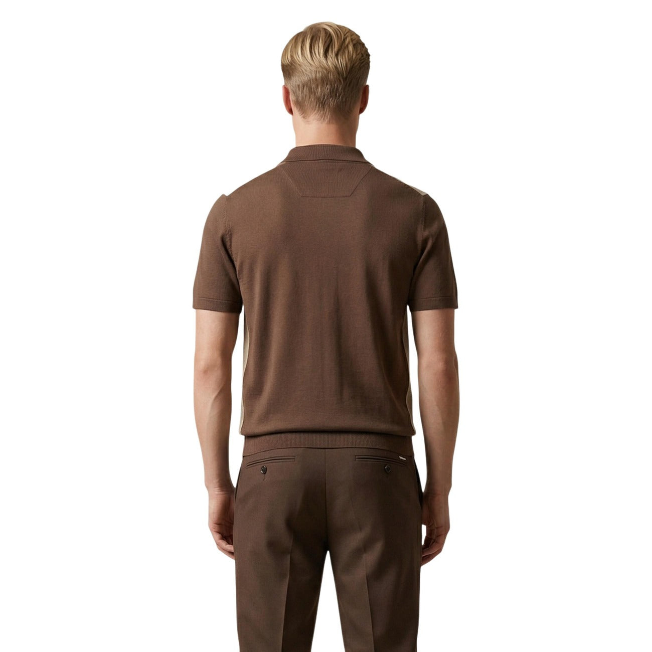 Cardigan Gianni Lupo GL35332; 75% viscosa, 25% poliestere. Maniche corte, bottoni frontali, righe verticali. Maglia estiva leggera, elastica e traspirante dal tocco raffinato. Colore marrone vista posteriore