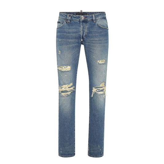 Jeans Philipp Plein BO_1480; Blu Stone Washed. 99% Cotone, 1% Elastan. Vestibilità Skinny, dettagli strappati e usurati, patch in pelle con logo PP Hexagon. Qualità sartoriale Made in Italy. Vista stesa