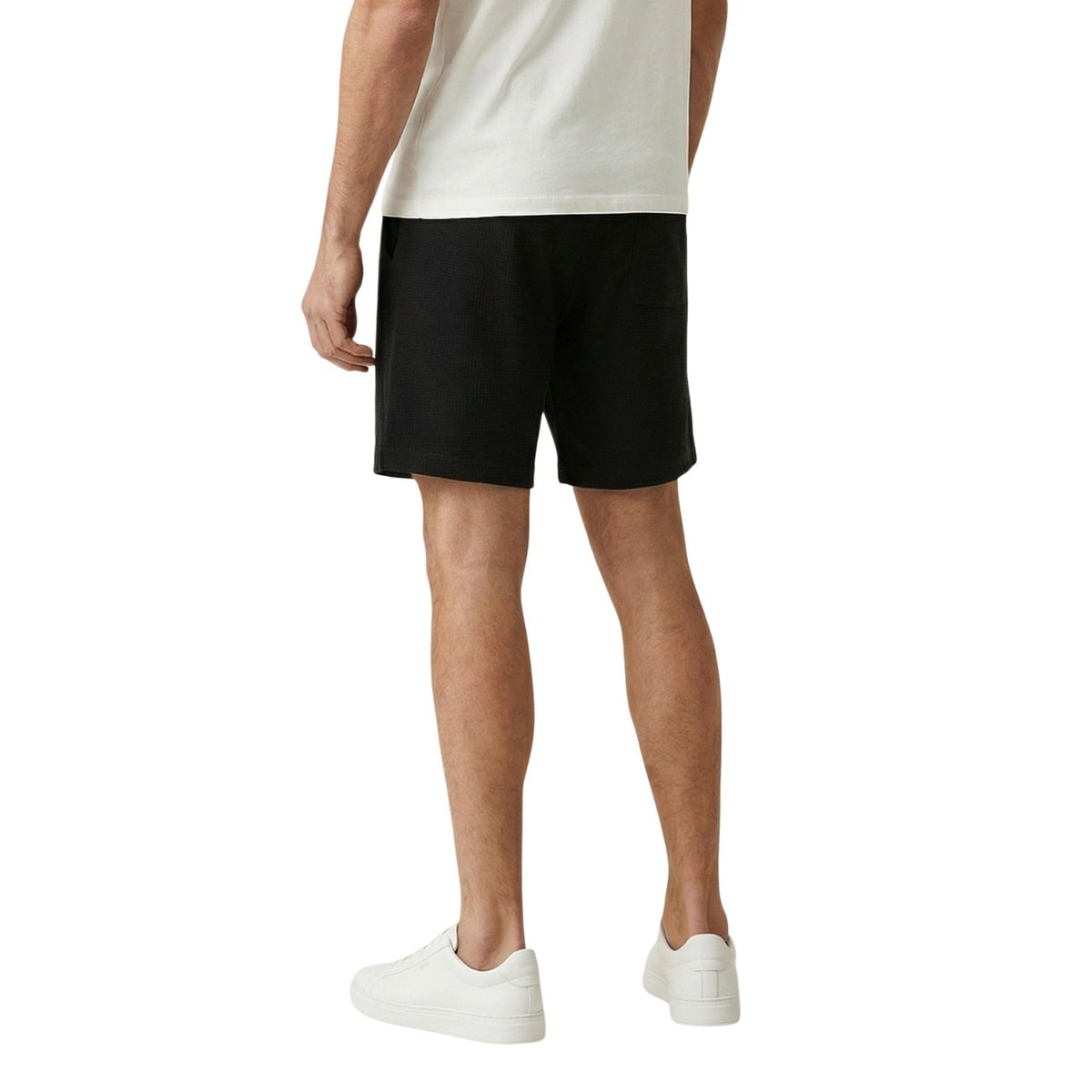 Dettaglio bermuda shorts Tommy Hilfiger Jeans uomo nero con tasche posteriori e vita elasticizzata