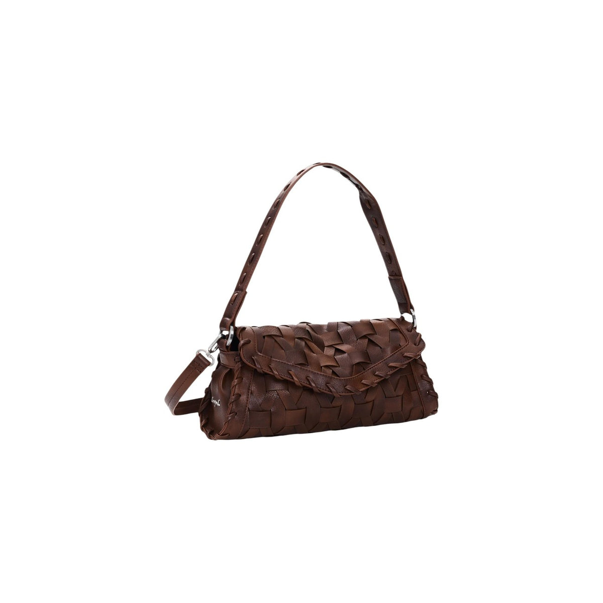 Borsa spalla SS26 intrecciata; effetto pelle, chiusura zip e magnete, tracolle intercambiabili. Charm portacarte incluso, fodera interna, stile contemporaneo e tattile. Colore marrone vista frontale