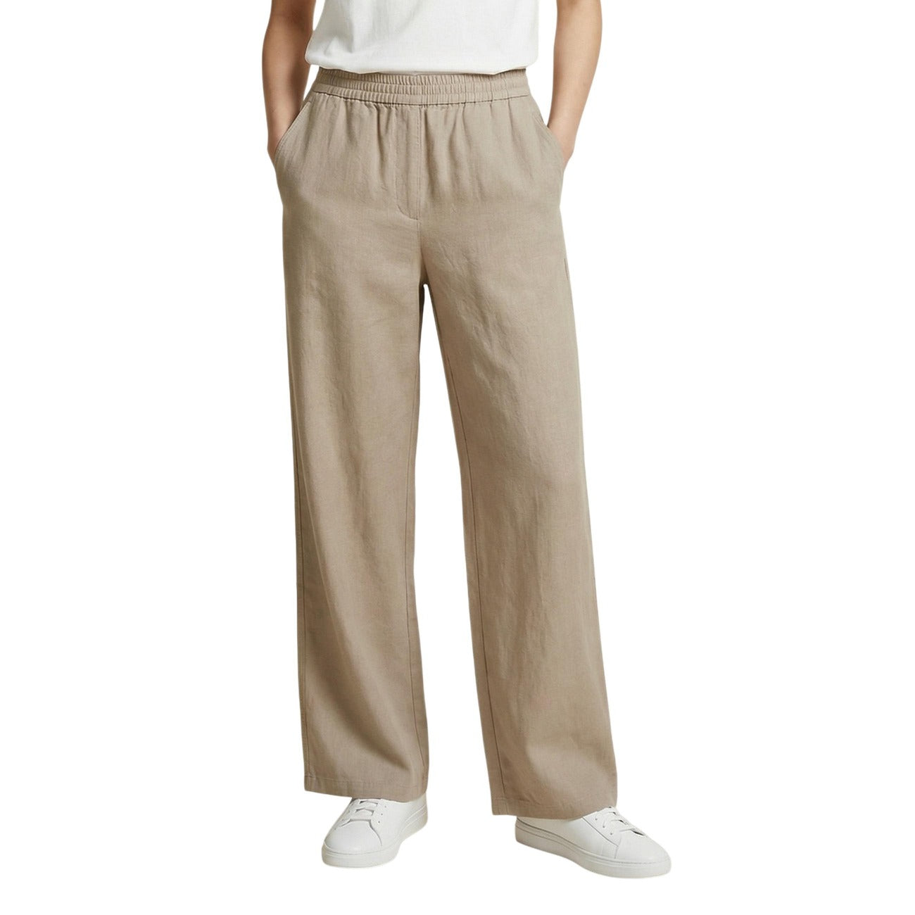 Pantaloni Culotte Only Onlaris; 93% Viscosa Sostenibile. Gamba ampia, vita elastica, tasche laterali. Pantaloni donna freschi, leggeri e facili da abbinare per la PE26. Colore beige vista frontale