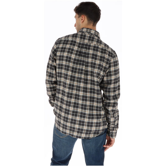 Camicia a maniche lunghe da uomo Timberland in popeline di cotone biologico a quadri neri, vestibilità regular con colletto button-down e logo ad albero ricamato sul petto.