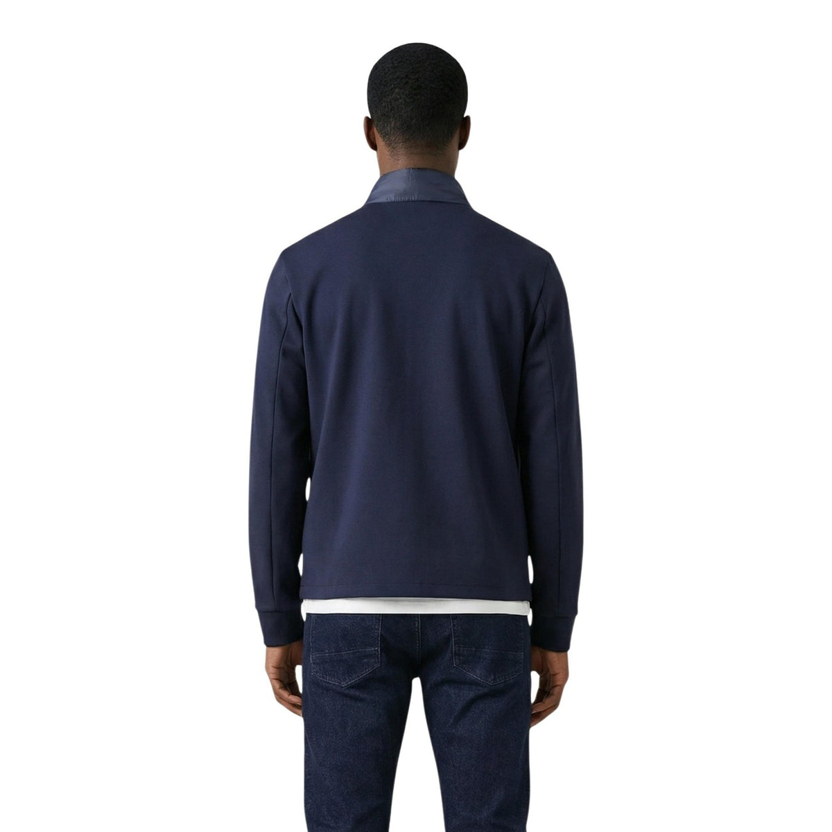 trapuntatura orizzontale sul davanti e sulle maniche, una chiusura frontale full zip e due pratiche tasche laterali con zip. Vista posteriore retro