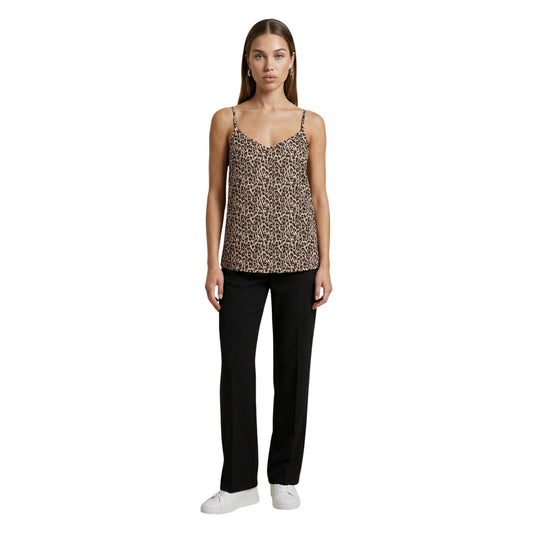 Canotta Only Animalier; 100% Viscosa. Spalline sottili, scollo morbido, vestibilità fluida. Top estivo leggero effetto seta. Stile casual-wild moderno. Figura intera