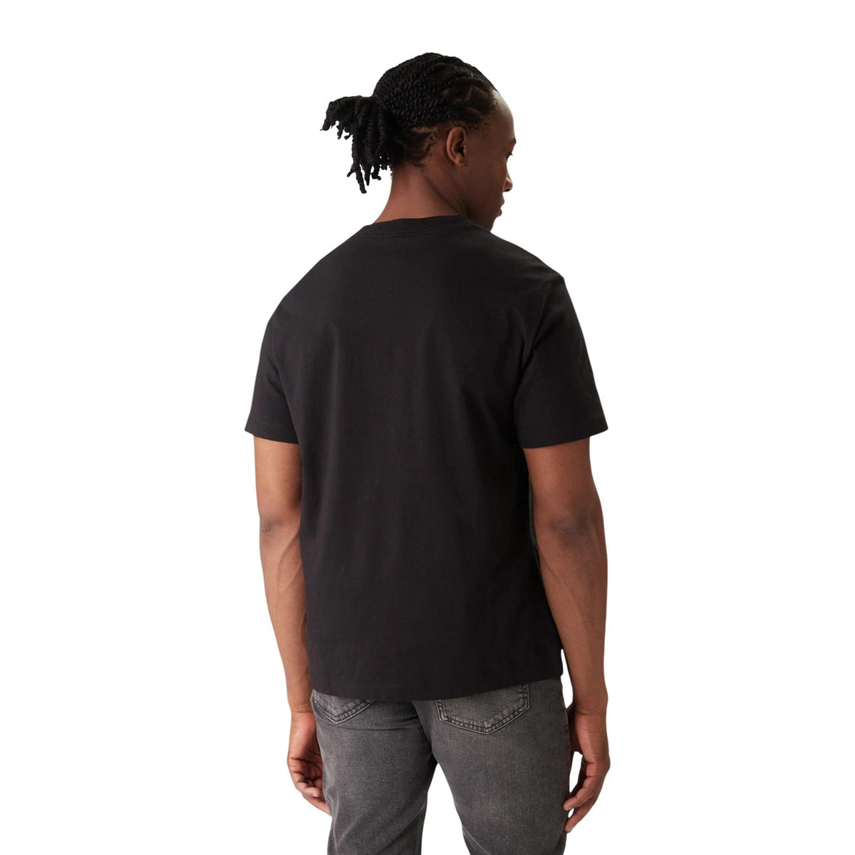 T-shirt Calvin Klein Jeans Nera NYC; 100% Cotone. Logo frontale stampato, maniche corte, vestibilità regular. Capo versatile 4 stagioni, stile casual-urbano autentico. Vista posteriore