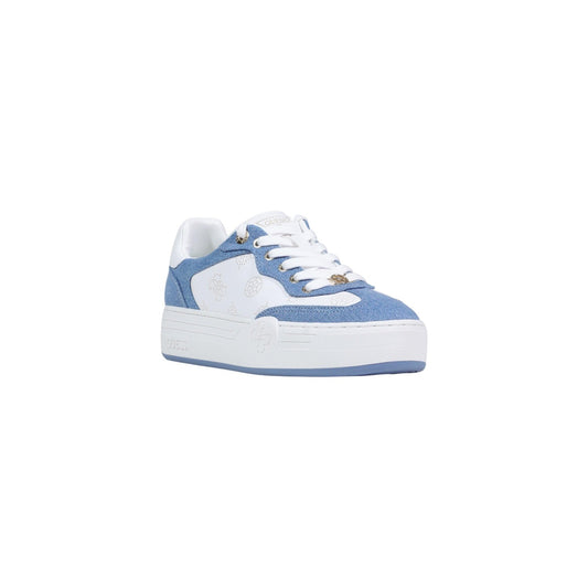 Sneakers Guess SWOLE4 Denim; 53% Poliestere, 47% Poliuretano. Effetto denim blu, logo ricamato, tacco 3 cm. Sneakers donna bicolore stabili e leggere, stagione 4 stagioni. Vista frontale laterale