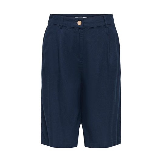 Bermuda Loose Fit; lunghezza ginocchio, passanti, chiusura a bottoni, tessuto intrecciato. La scelta versatile per uno stile senza tempo. Colore blu. Vista frontale Stesa