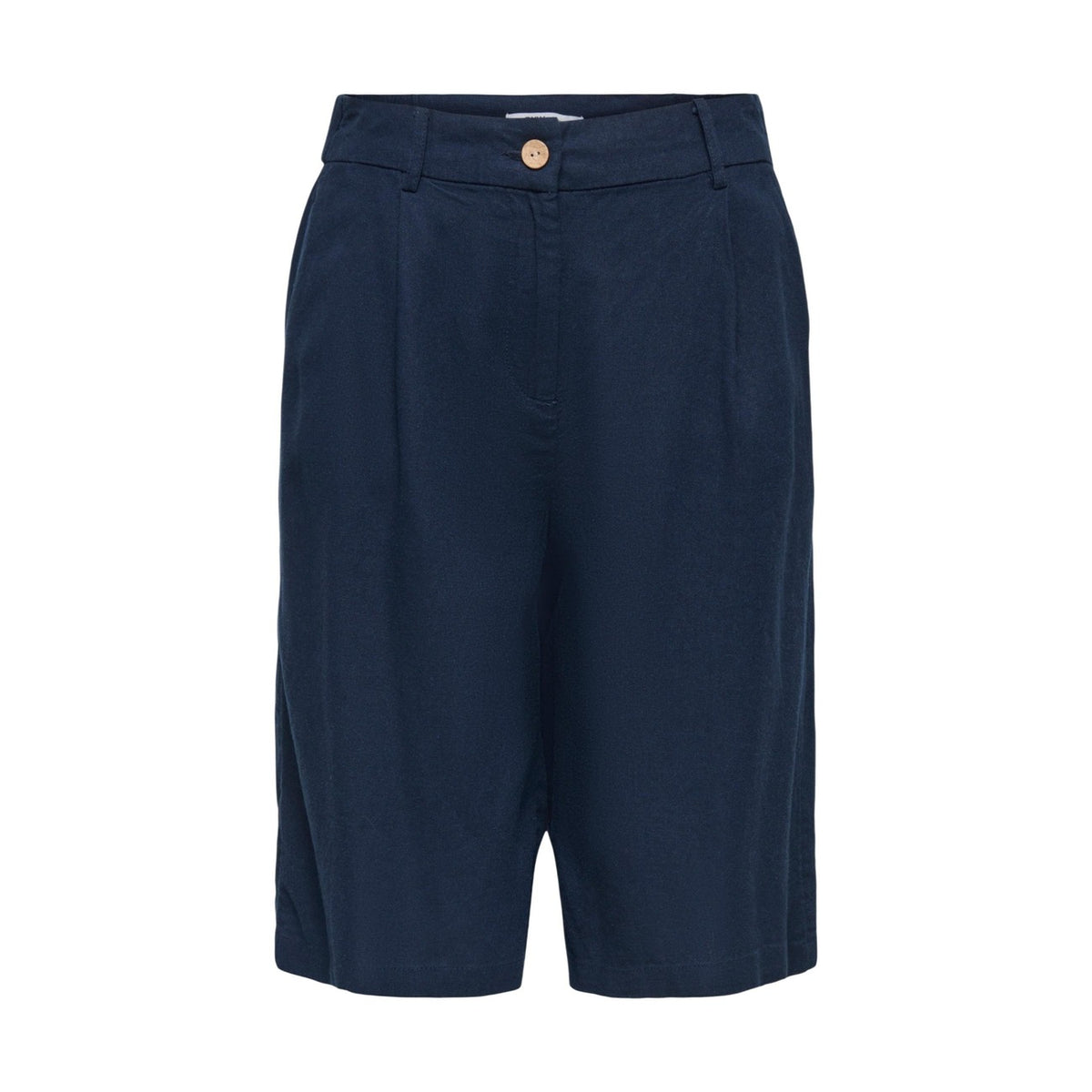 Bermuda Loose Fit; lunghezza ginocchio, passanti, chiusura a bottoni, tessuto intrecciato. La scelta versatile per uno stile senza tempo. Colore blu. Vista frontale Stesa