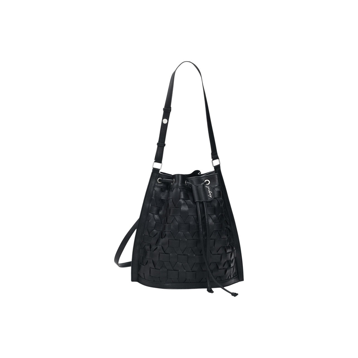 Borsa sacco patchwork; poliuretano riciclato, colore nero, chiusura a cordoncino. Manico unico lungo, design con patch decorativi, materiale eco-friendly.