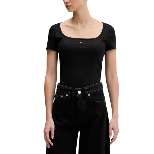 T-shirt scollo quadrato Tommy Jeans; nero monocromo, slim fit, 58% cotone e 4% elastan. Design moderno e vestibilità stretch. Vista frontale