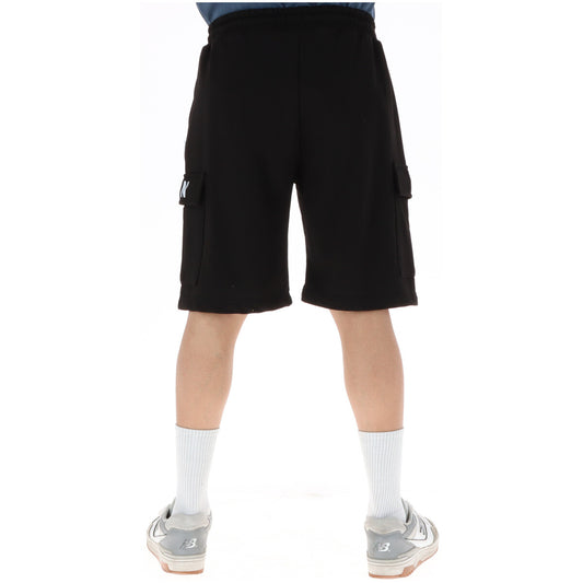 Bermuda ICON Cargo; 87% Cotone, 13% Poliestere. Nero, tasche laterali a soffietto, vita con coulisse, logo stampato. Short uomo streetwear confortevoli e resistenti, Made in Italy. Vista posteriore