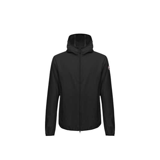 Giacca Colmar Originals nero uomo 1861N 6WV. Giambotto leggero da uomo nero elasticizzato e antivento con cappuccio fisso, chiusura zip, tasche laterali e logo Colmar sulla manica, giacca da mezza stagione casual e sportiva.