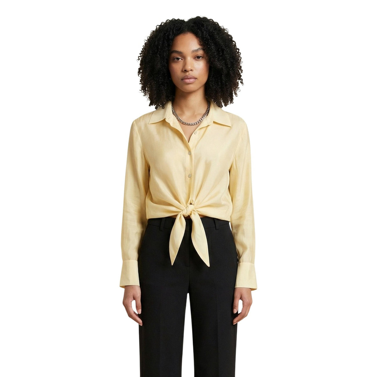 Artigli Camicia gialla Nodo Cotone; camicia a maniche lunghe con nodo frontale e colletto classico. 100% cotone, vestibilità fluida e stile sofisticato. Vista frontale
