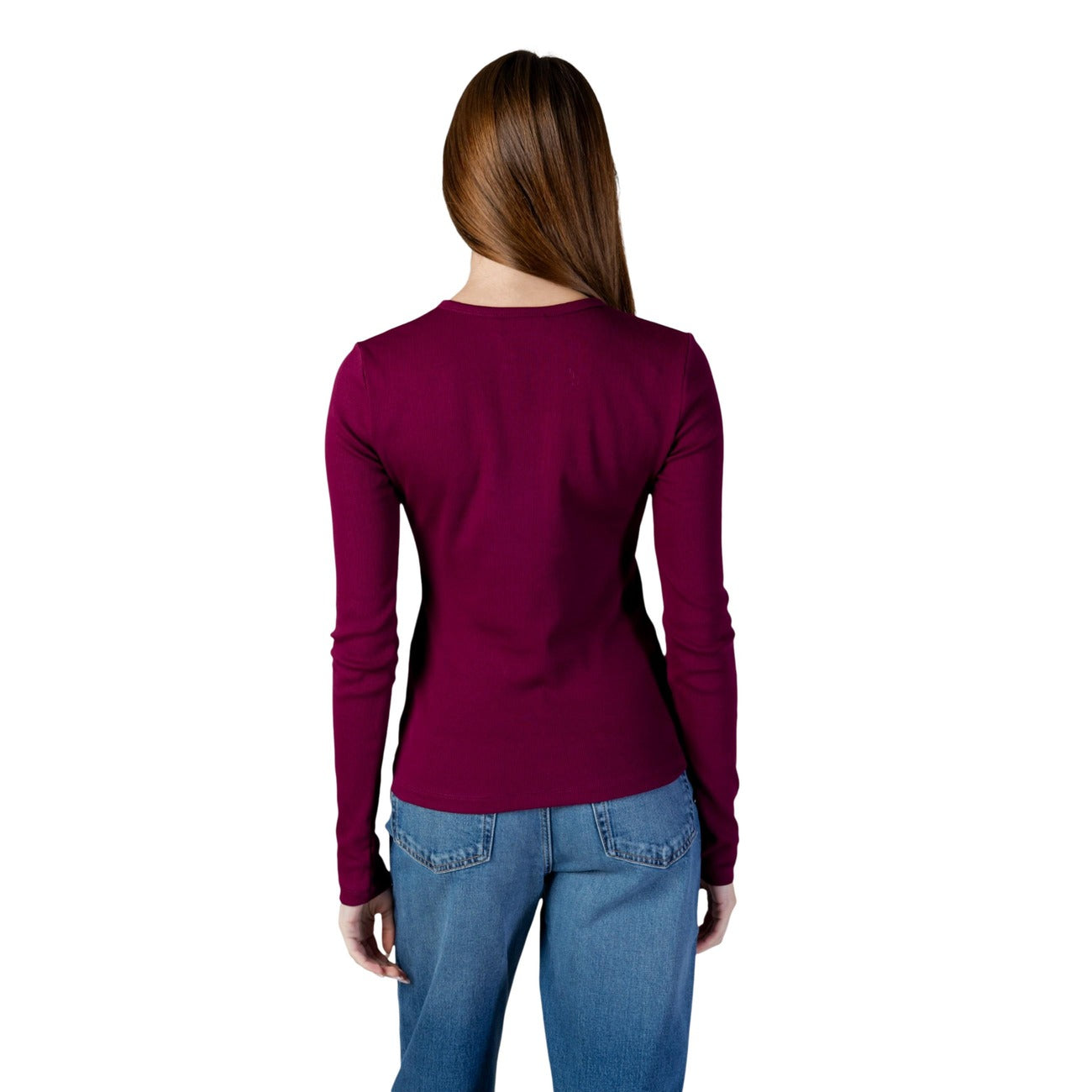 Maglia Manica Lunga CK Jeans; Bordeaux. 95% Cotone, 5% Elastam. Scollo con bottoni, vestibilità stretch, logo ricamato. Stile casual raffinato ideale per il layering. Vista posteriore