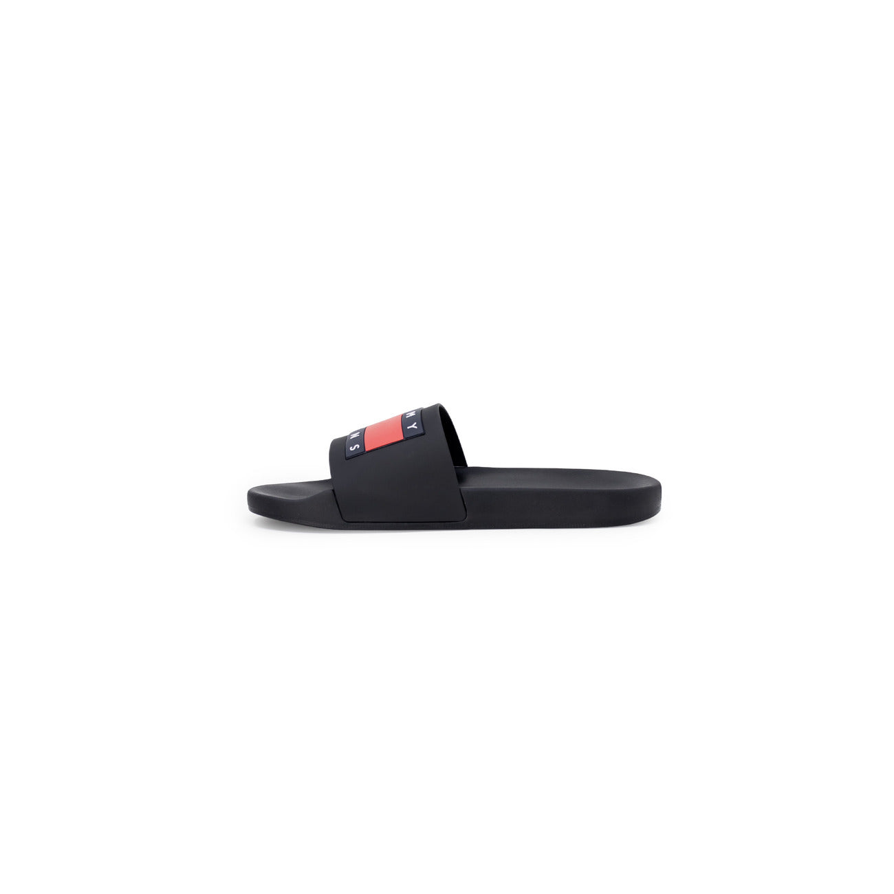 Ciabatte Tommy Jeans Pool Sli; 100% Poliuretano. Colore nero, logo Tommy hilfiger, struttura leggera. Slide uomo idrorepellenti e confortevoli per la PE26.
