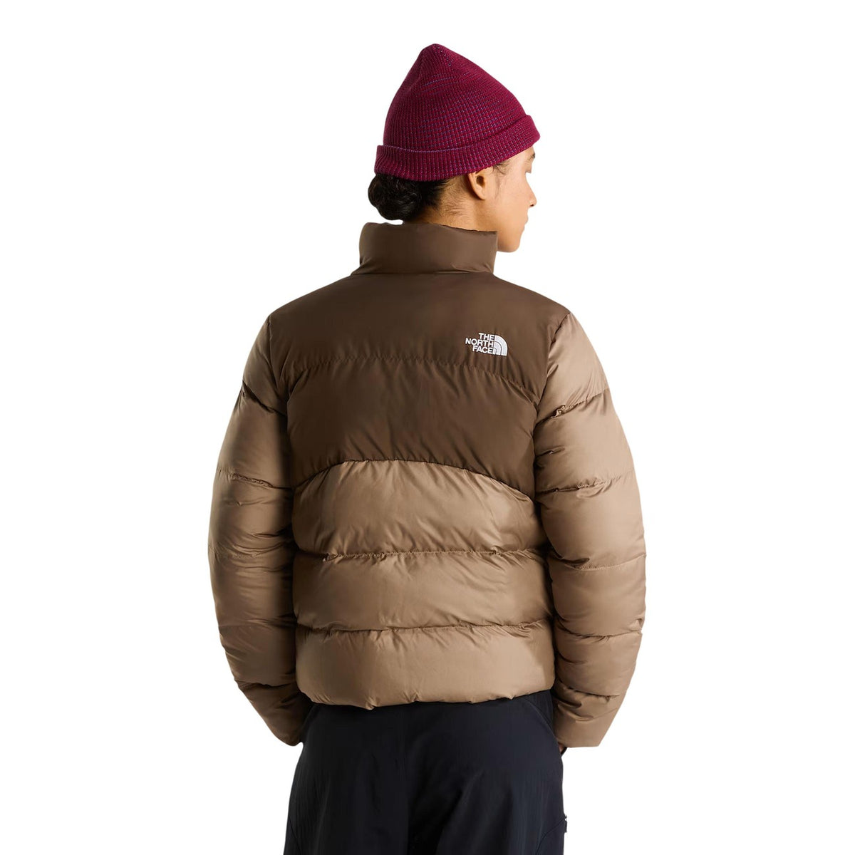 Piumino marrone donna The North Face Saikuru NF0A8GCB. Giacca invernale trapuntata in 100% poliestere ad alto isolamento termico con collo alto, cerniera frontale e tasche laterali con zip.