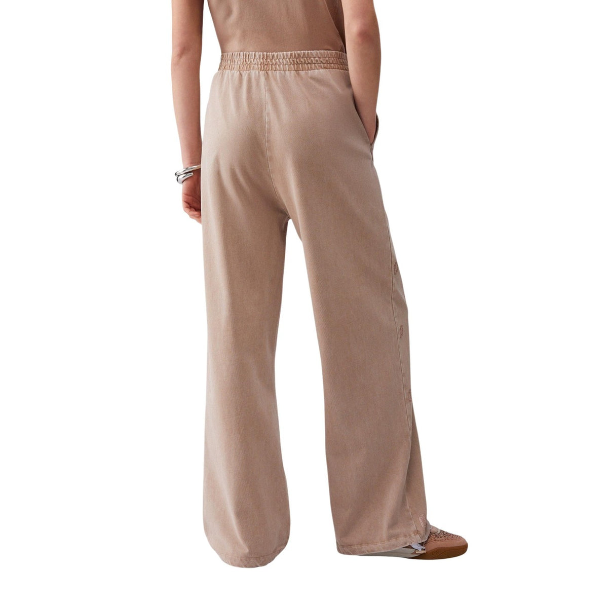 Liu Jo Pantaloni Tuta beige Logati; jogger in jersey di cotone con pattern logo all-over. Comfort premium, vita elastica e stile iconico Liu Jo vista posteriore