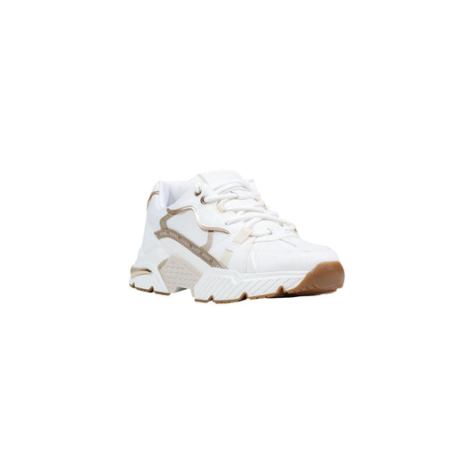 Guess sneaker runner CARRLI Runner in simil pelle. Punta tonda. Altezza para 4 cm.
Chiusura con stringhe.
Inserti laminati. Scritta logo lato e retro.
Composizione tomaia: 60%Polyester, 40%Poliuretano. Sottopiede e fodera interna in tessuto.
Suola in gomma termoplastica. Vista frontale